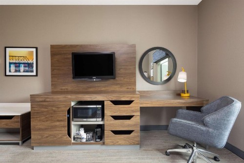 Hampton Inn & Suites Harrisburg - image 12