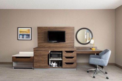 Hampton Inn & Suites Harrisburg - image 13