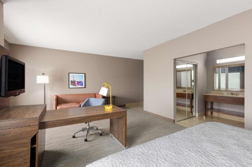 Hampton Inn & Suites Harrisburg - image 14