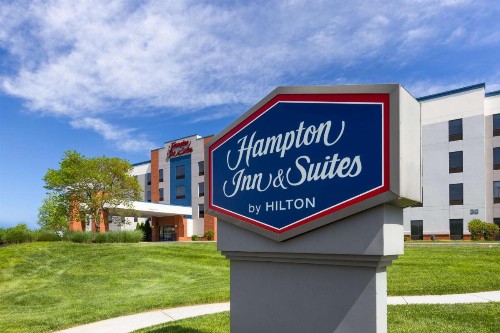 Hampton Inn & Suites Harrisburg - image 2