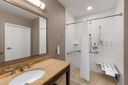 Hampton Inn & Suites Harrisburg - image 22