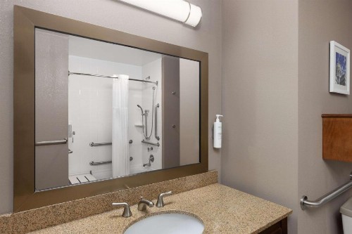 Hampton Inn & Suites Harrisburg - image 23
