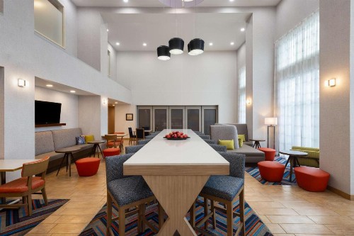 Hampton Inn & Suites Harrisburg - image 3