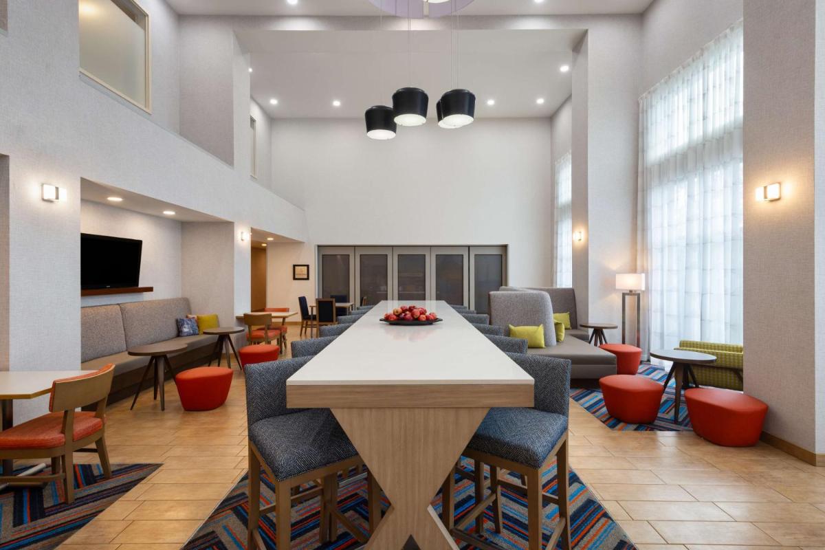 Hampton Inn & Suites Harrisburg - image 3