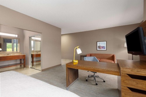 Hampton Inn & Suites Harrisburg - image 36