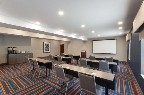 Hampton Inn & Suites Harrisburg - image 39