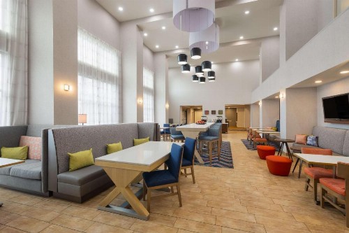 Hampton Inn & Suites Harrisburg - image 5