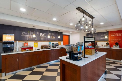 Hampton Inn & Suites Harrisburg - image 7