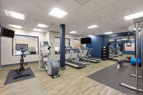 Hampton Inn & Suites Harrisburg - image 9