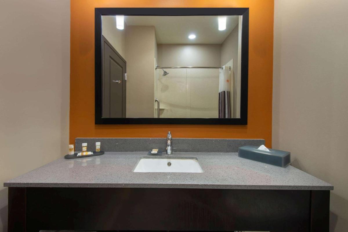 La Quinta by Wyndham Harrisburg-Hershey - image 4