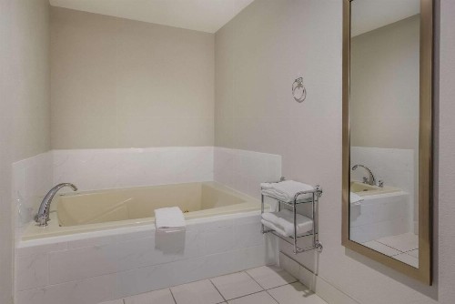 Baymont by Wyndham Harrodsburg - image 48