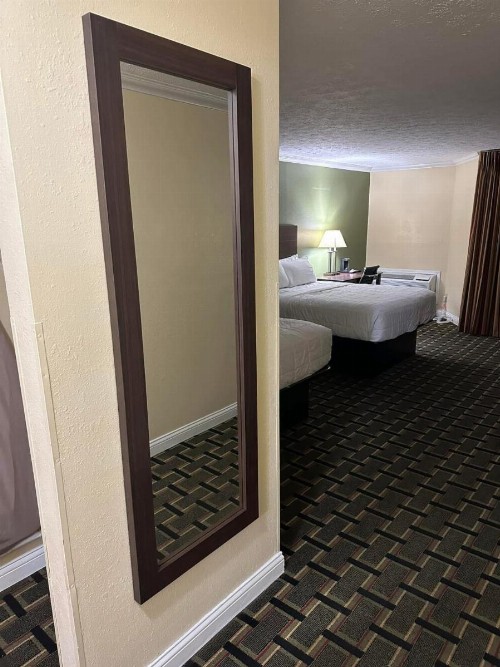 Quality Inn - image 13