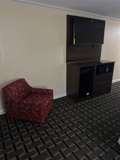 Quality Inn - image 15