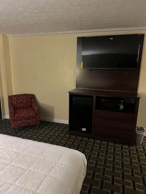 Quality Inn - image 16