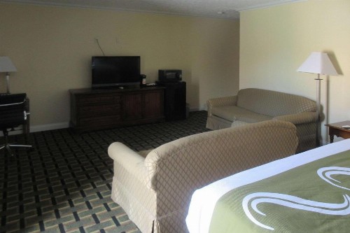 Quality Inn - image 4