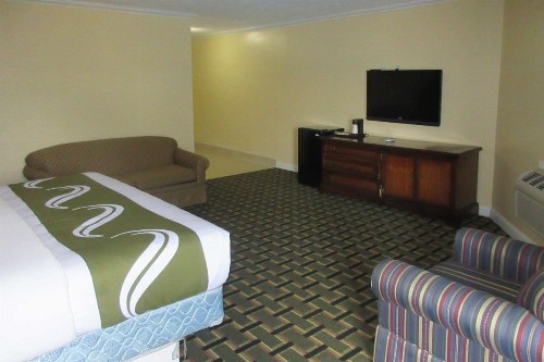 Quality Inn - image 6