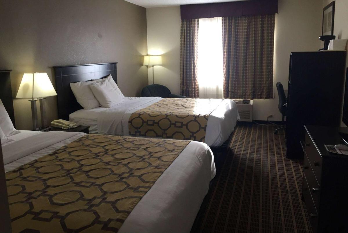 Baymont by Wyndham Harvard - image 3