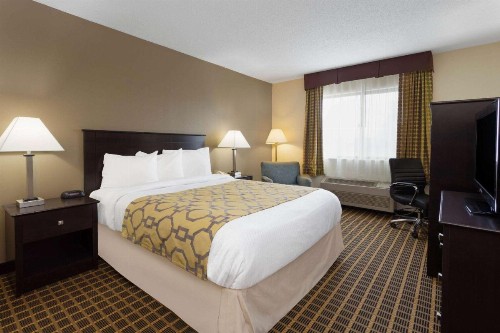 Baymont by Wyndham Harvard - image 4