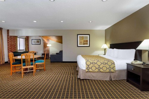 Baymont by Wyndham Harvard - image 5