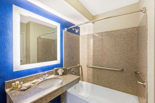 La Quinta by Wyndham NE Long Beach/Cypress - image 20