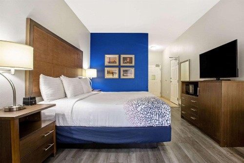 La Quinta by Wyndham NE Long Beach/Cypress - image 3
