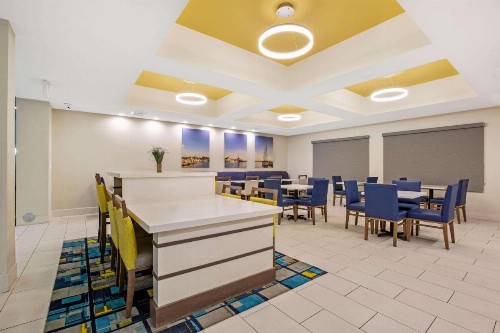 La Quinta by Wyndham NE Long Beach/Cypress - image 7