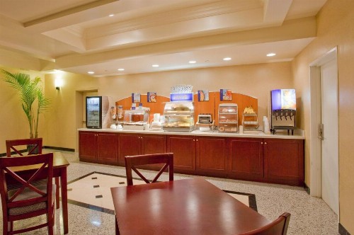 Holiday Inn Express Hotel & Suites Los Angeles Airport Hawthorne an IHG Hotel - image 10
