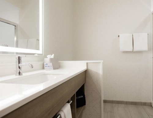 Holiday Inn Express Hotel & Suites Los Angeles Airport Hawthorne an IHG Hotel - image 50