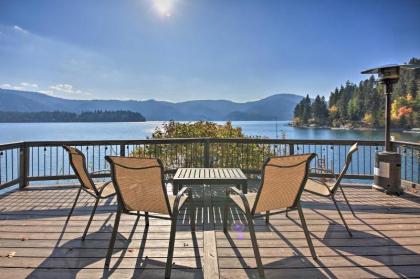 Lakeside Hayden Lake Cabin with Water Access!