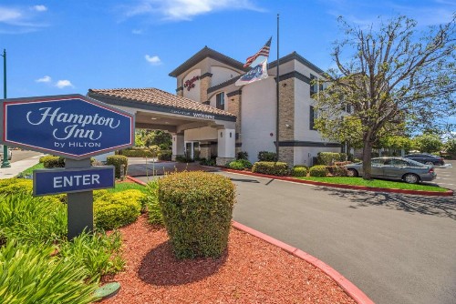 Hampton Inn Oakland-Hayward - image 1