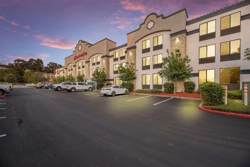Hampton Inn Oakland-Hayward - image 11