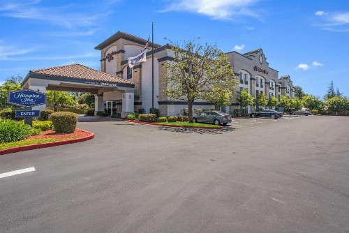 Hampton Inn Oakland-Hayward - image 15