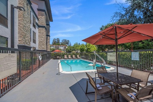 Hampton Inn Oakland-Hayward - image 21