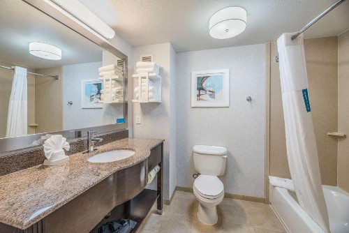 Hampton Inn Oakland-Hayward - image 26