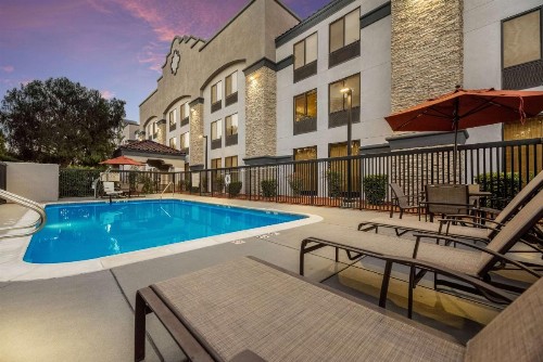 Hampton Inn Oakland-Hayward - image 30