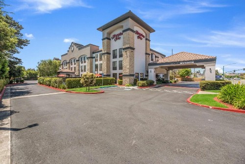 Hampton Inn Oakland-Hayward - image 33