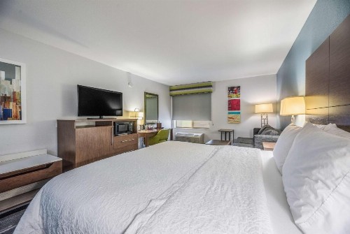 Hampton Inn Oakland-Hayward - image 7