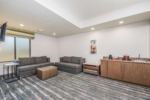 Hampton Inn Oakland-Hayward - image 8