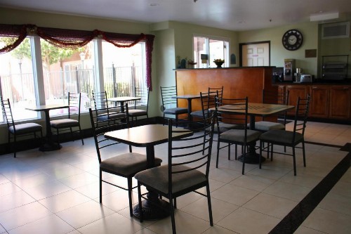 Rodeway Inn & Suites Hayward - image 44