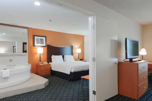 Fairfield Inn & Suites Oakland Hayward - image 10