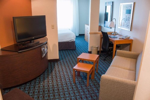 Fairfield Inn & Suites Oakland Hayward - image 11