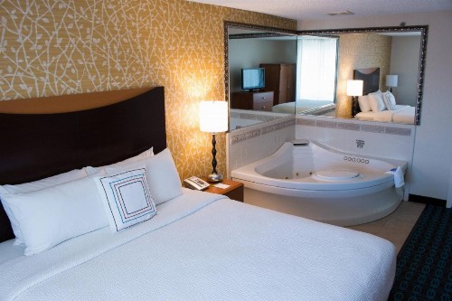 Fairfield Inn & Suites Oakland Hayward - image 13