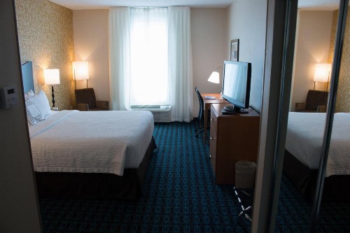Fairfield Inn & Suites Oakland Hayward - image 7