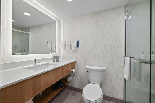 Fairfield Inn & Suites Oakland Hayward - image 9