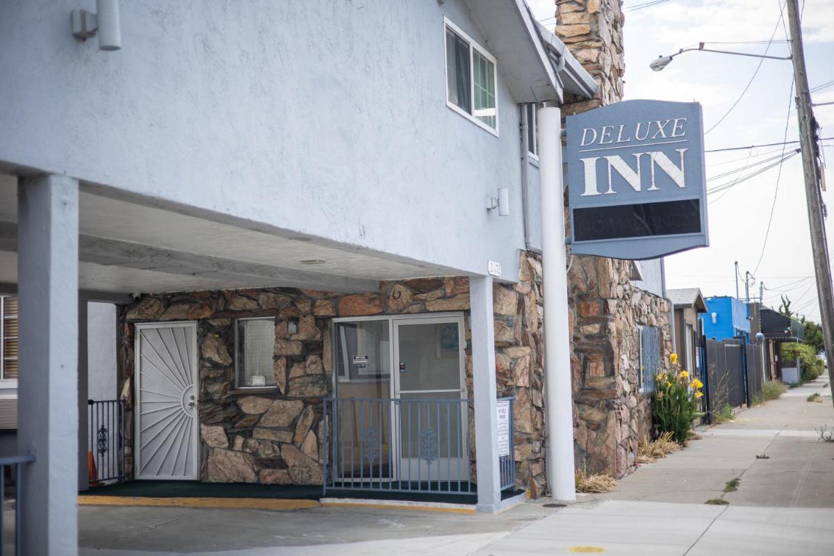 Deluxe Inn - main image