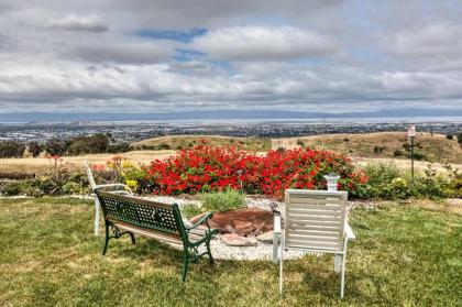 Floral Studio with Bay Area Views about 2 Mi to Dtwn!