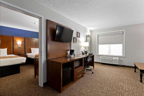 Comfort Inn & Suites Hazelwood - St Louis Hazelwood - image 16