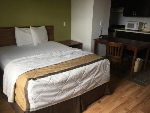 Host Inn and Suites - image 11