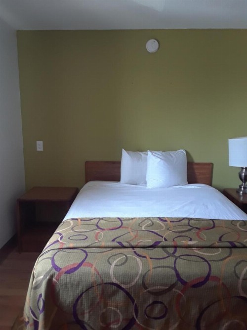 Host Inn and Suites - image 12