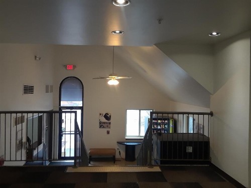 Host Inn and Suites - image 4